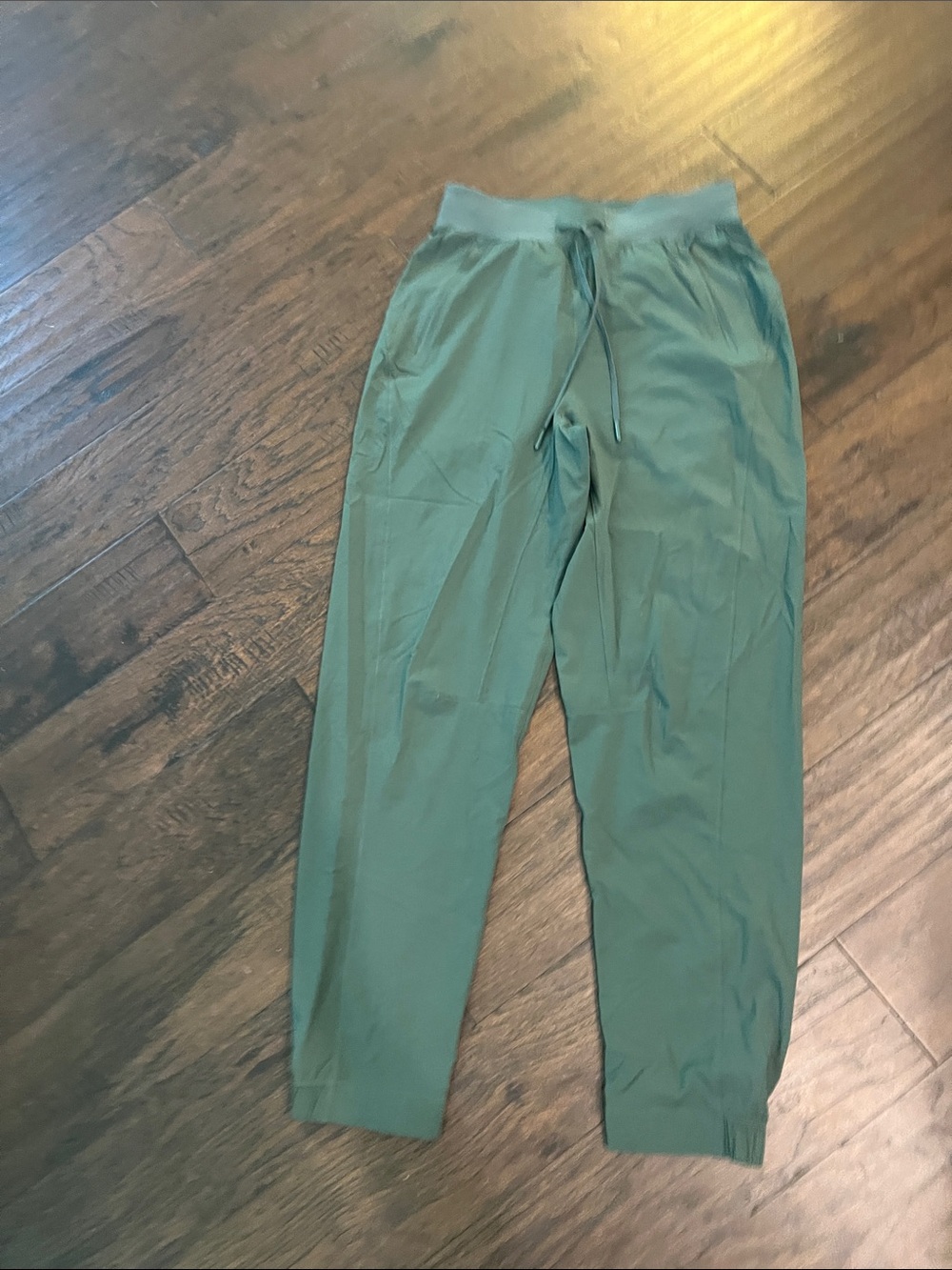 lululemon athletica License to Train Green Drawstring 6 Pants